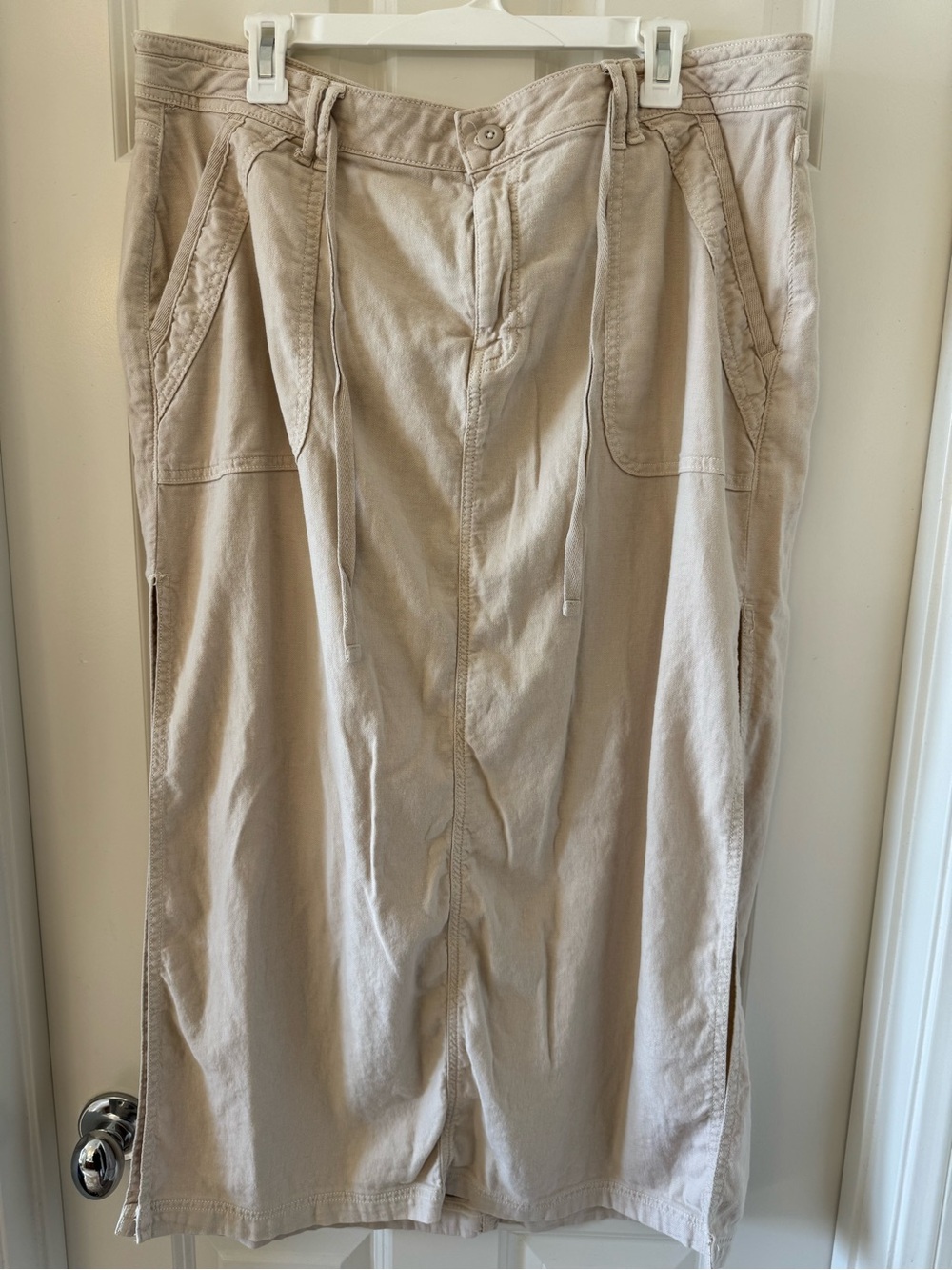 American Eagle Outfitters AE Dreamy Drape Linen Blend Maxi Skirt with side slits - Picture 4 of 10